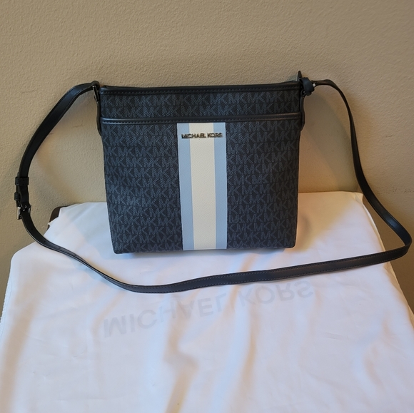 Michael kors crossbody bag - Picture 10 of 15